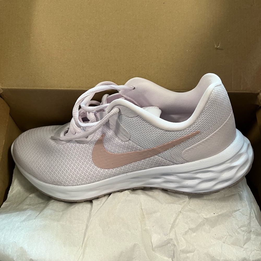 Brand new never worn Nike revolution sneakers!!